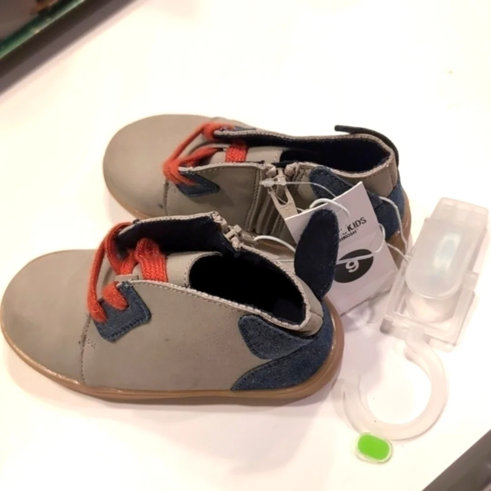 OshKosh NWT Size 9 Tan Denim Casual Boys Shoes
